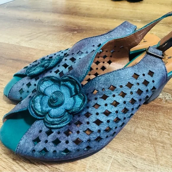 Stylish Blue Leather Sandals - Picture 2 of 6